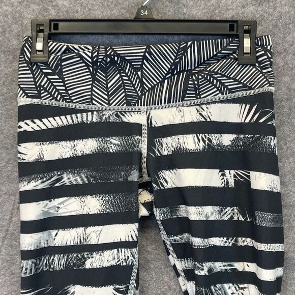 LULULEMON Leggings Size 6 Black White Striped Wunder Under Crop II Shady Palms - Picture 2 of 13